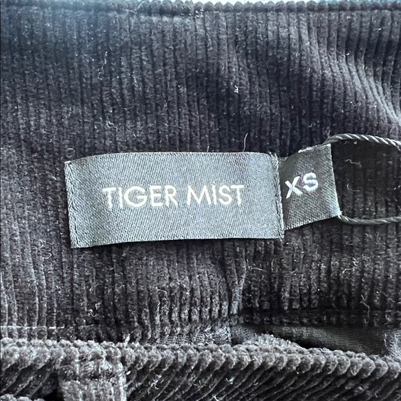 NWT Tiger Mist Aneya Black Corduroy Belted Flare Pants - Size XS - Picture 9 of 9